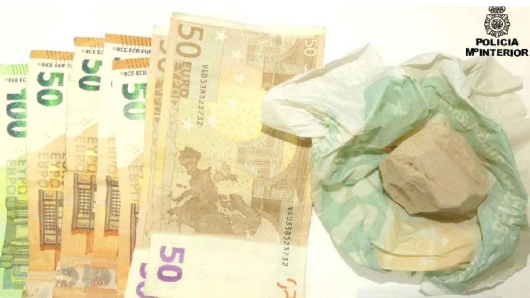 La heroína y dinero incautados por la Guardia Civil