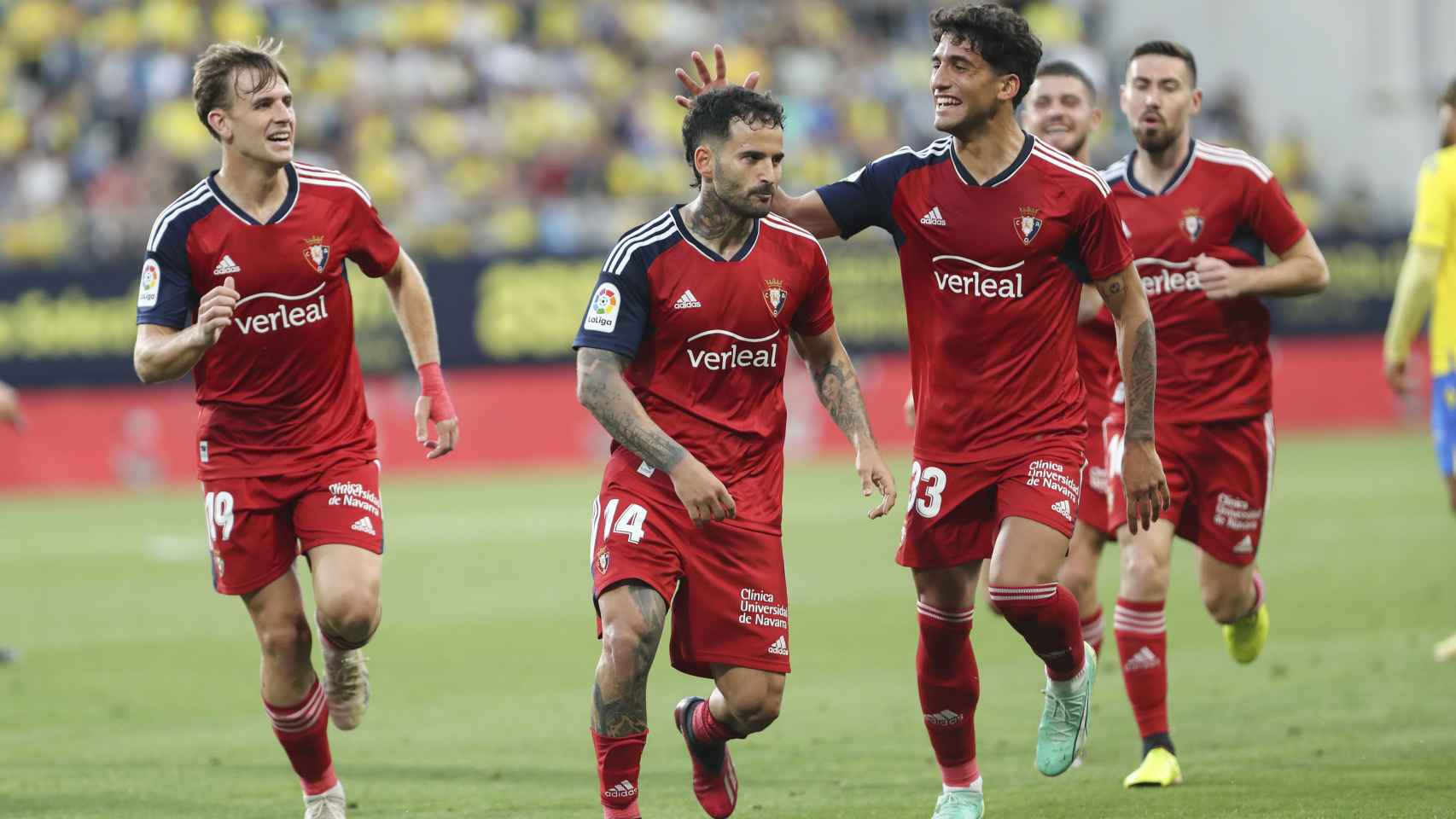 Los jugadores de Osasuna celebran el gol de Rubén García.