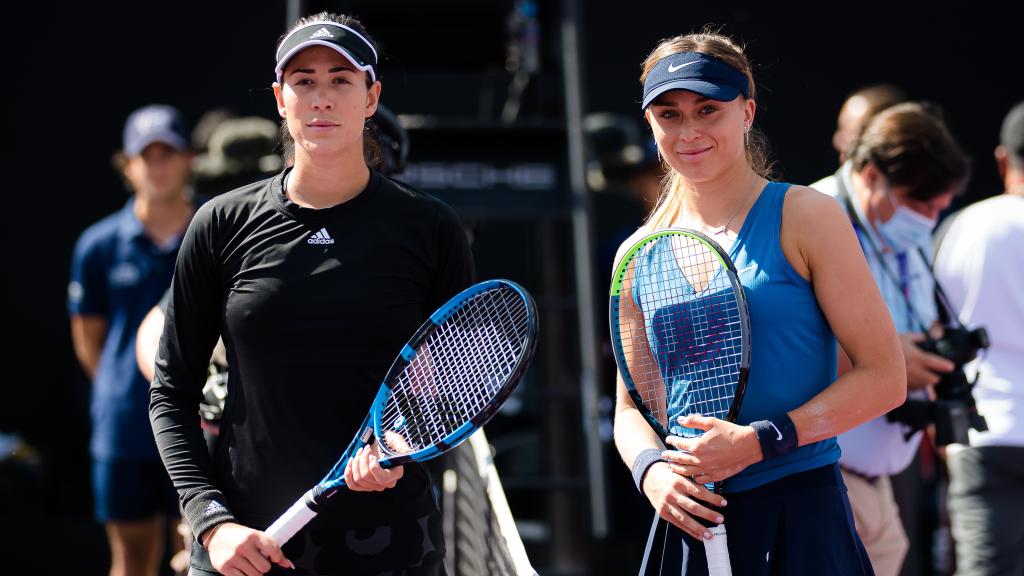 Muguruza y Badosa durante un partido en las WTA Finals.