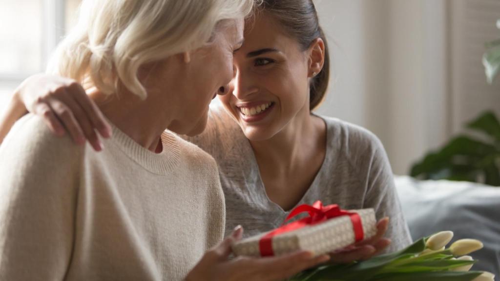 4 perfumes para regalar en el Día de la Madre ¡ahora con descuentazo en Miravia!