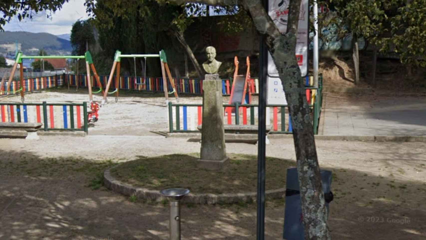 Busto de Gardel en el parque infantil de la Avenida de Buenos Aires.