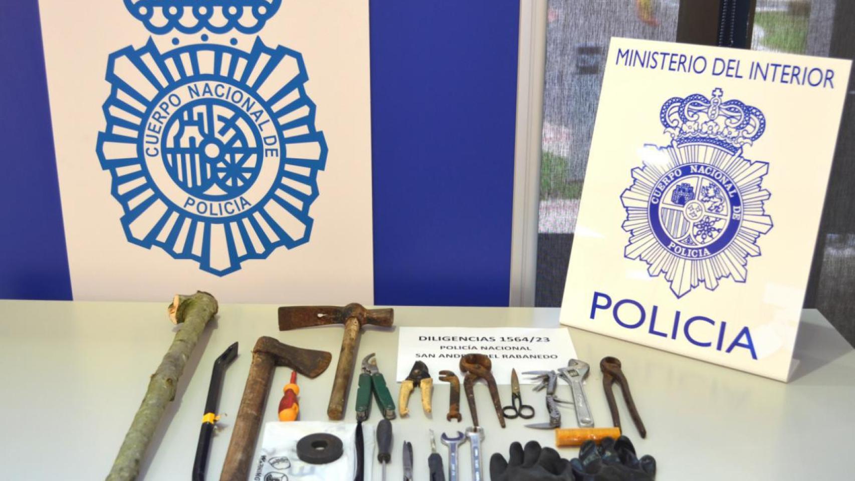 Algunos de los objetos incautados por la Policía Nacional