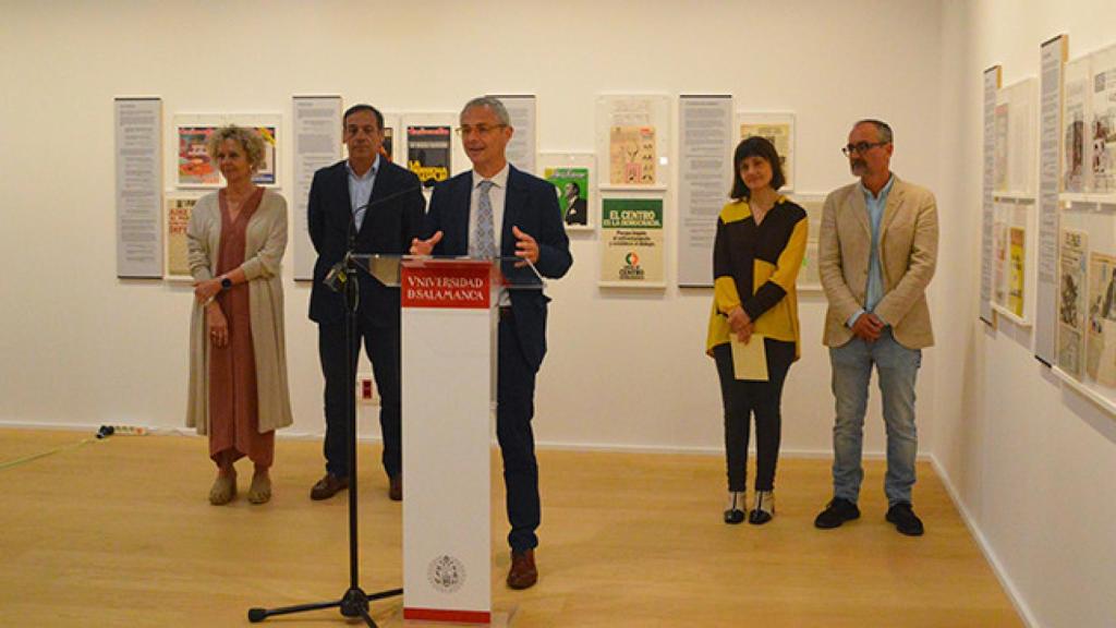 El rector de la Usal, Ricardo Rivero, inaugura la exposición del CIE