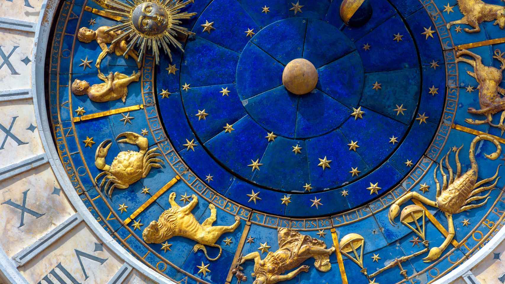 Reloj de la torre dell Orologio en Plaza San Marcos (Venecia).
