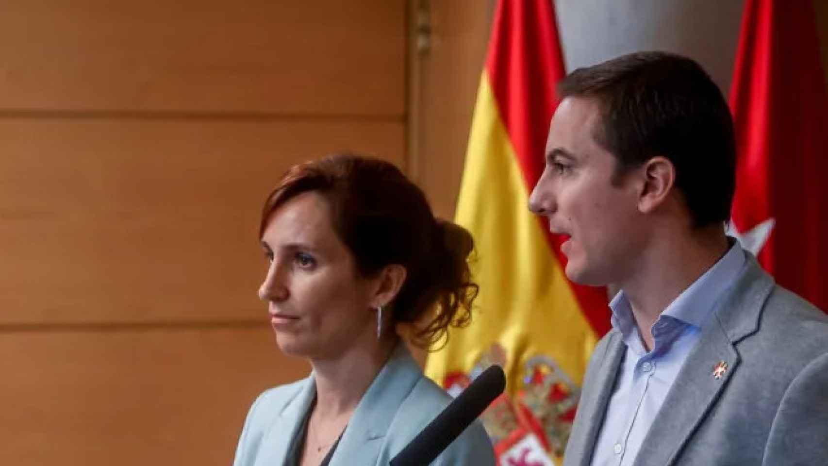 La líder de Más Madrid, Mónica García, junto con el candidato del PSOE, Juan Lobato.
