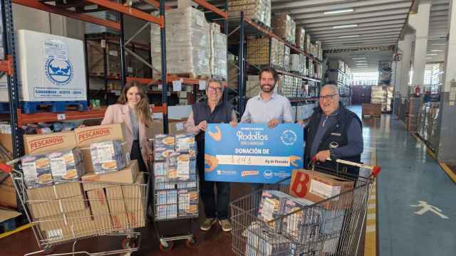 Entrega de 1,2 toneladas de comida al Banco de Alimentos de Vigo.