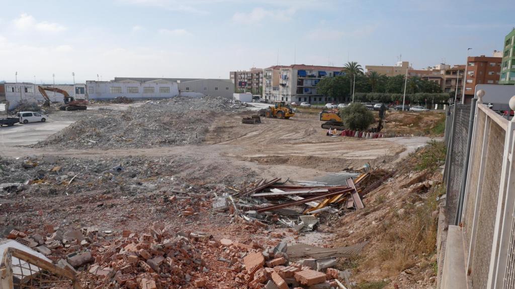 El solar donde se ubicará el centro comercial de Crevillent.