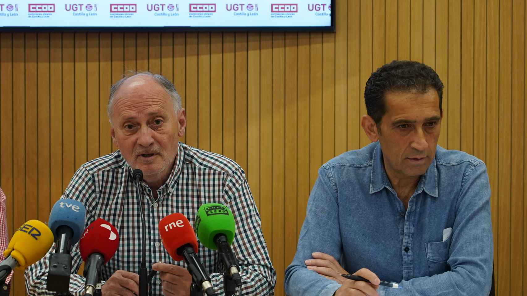 Los secretarios generales de UGT y CCOO en Castilla y León, Faustino Temprano y Vicente Andrés, durante su rueda de prensa de este jueves.