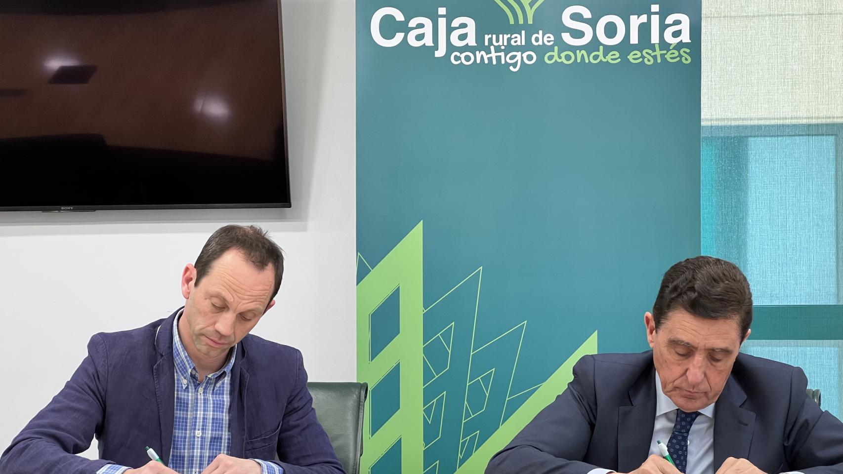 Firma del convenio de colaboración entre Caja Rural de Soria y el Club Soria Baloncesto
