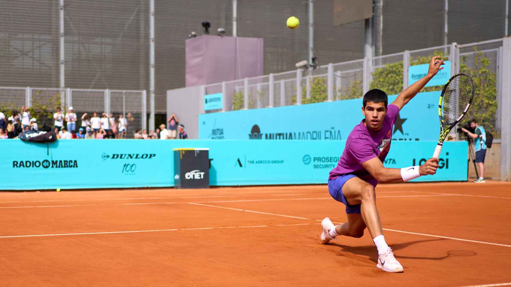 Carlos Alcaraz, entrenando en el Mutua Madrid Open 2023
