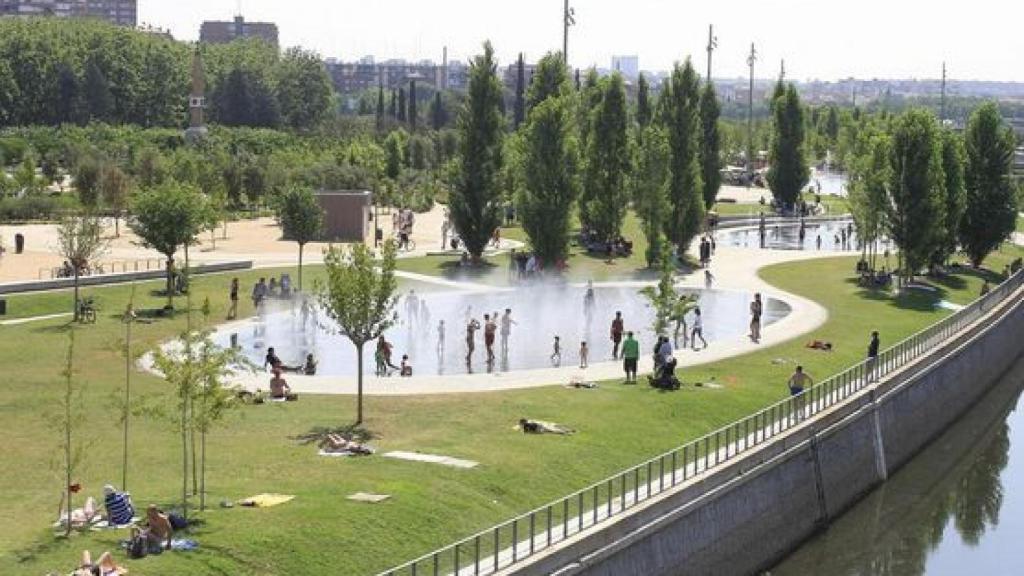 Vista de la plata de Madrid Río en verano