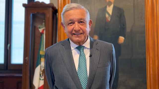 Fotografía cedida hoy por la Presidencia de México que muestra al mandatario Andrés Manuel López Obrador en el Palacio Nacional.