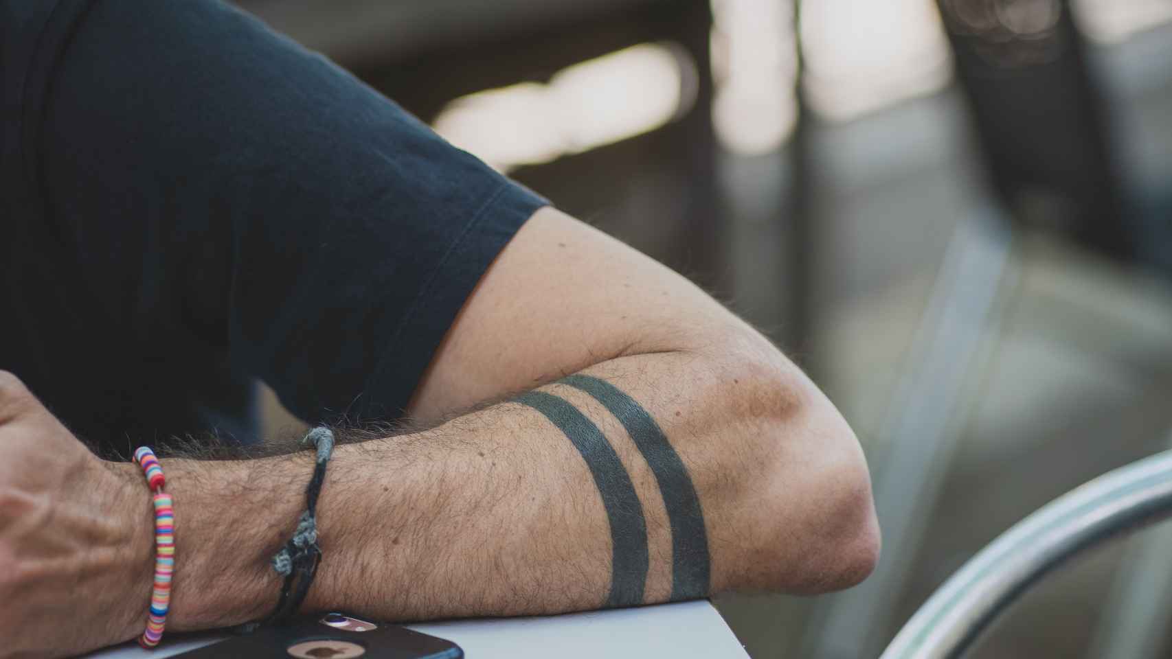 Detalle del tatuaje en el brazo izquierdo de Ramón Espinar.