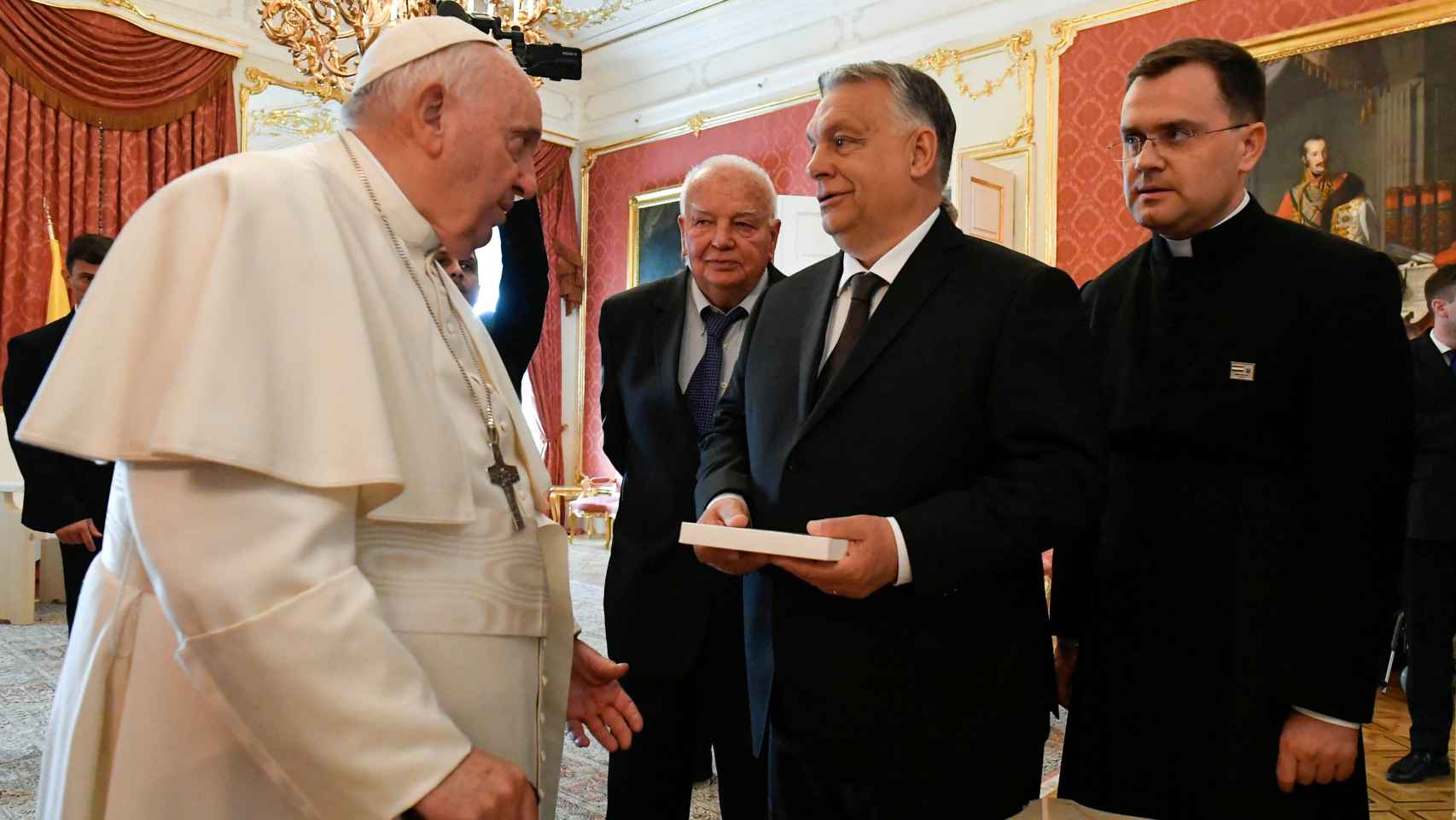 El Papa Francisco se reúne con el primer Ministro de Hungría, Victor Orban, durante su viaje apostólico, en el Palacio Sandor en Budapest.