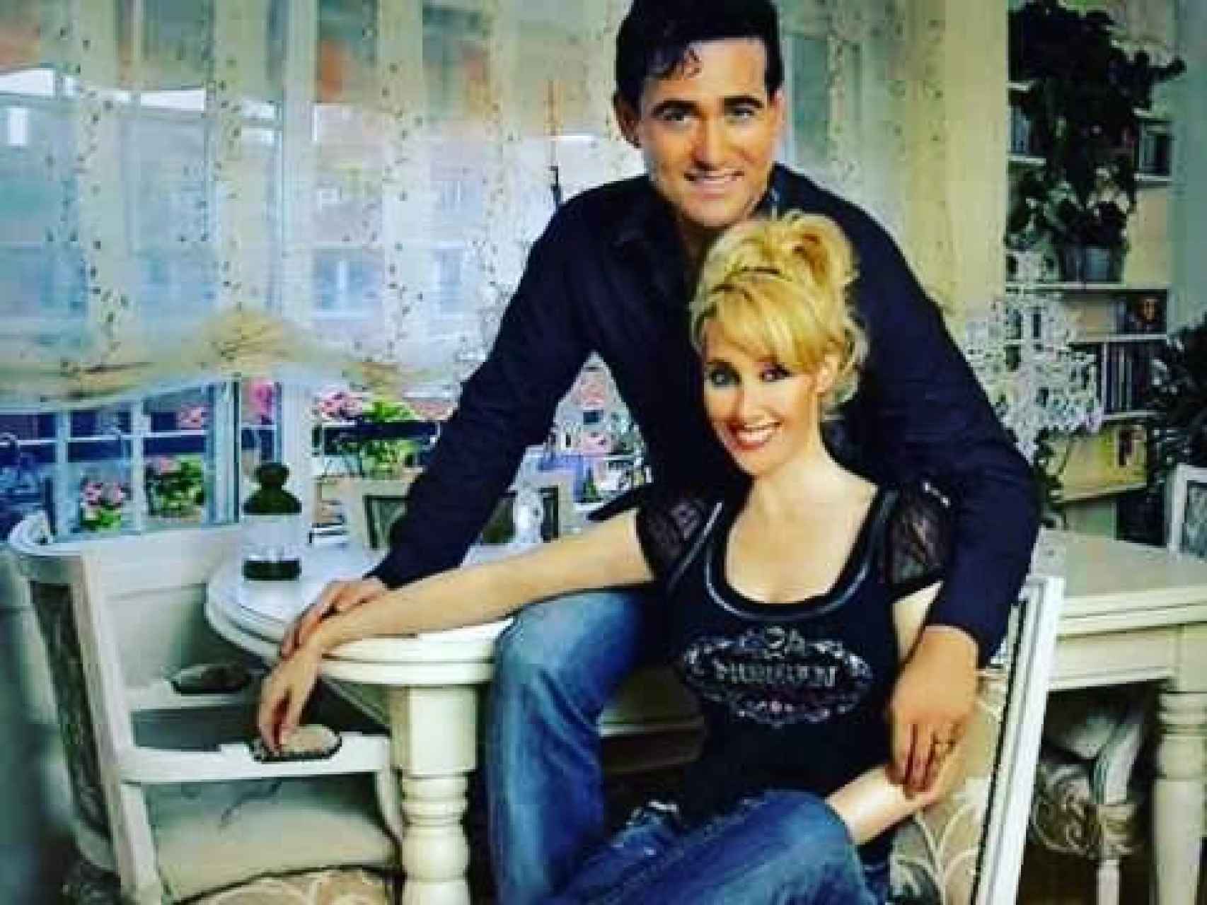 Carlos y Geraldine Larrosa en una imagen antigua publicada en sus redes.