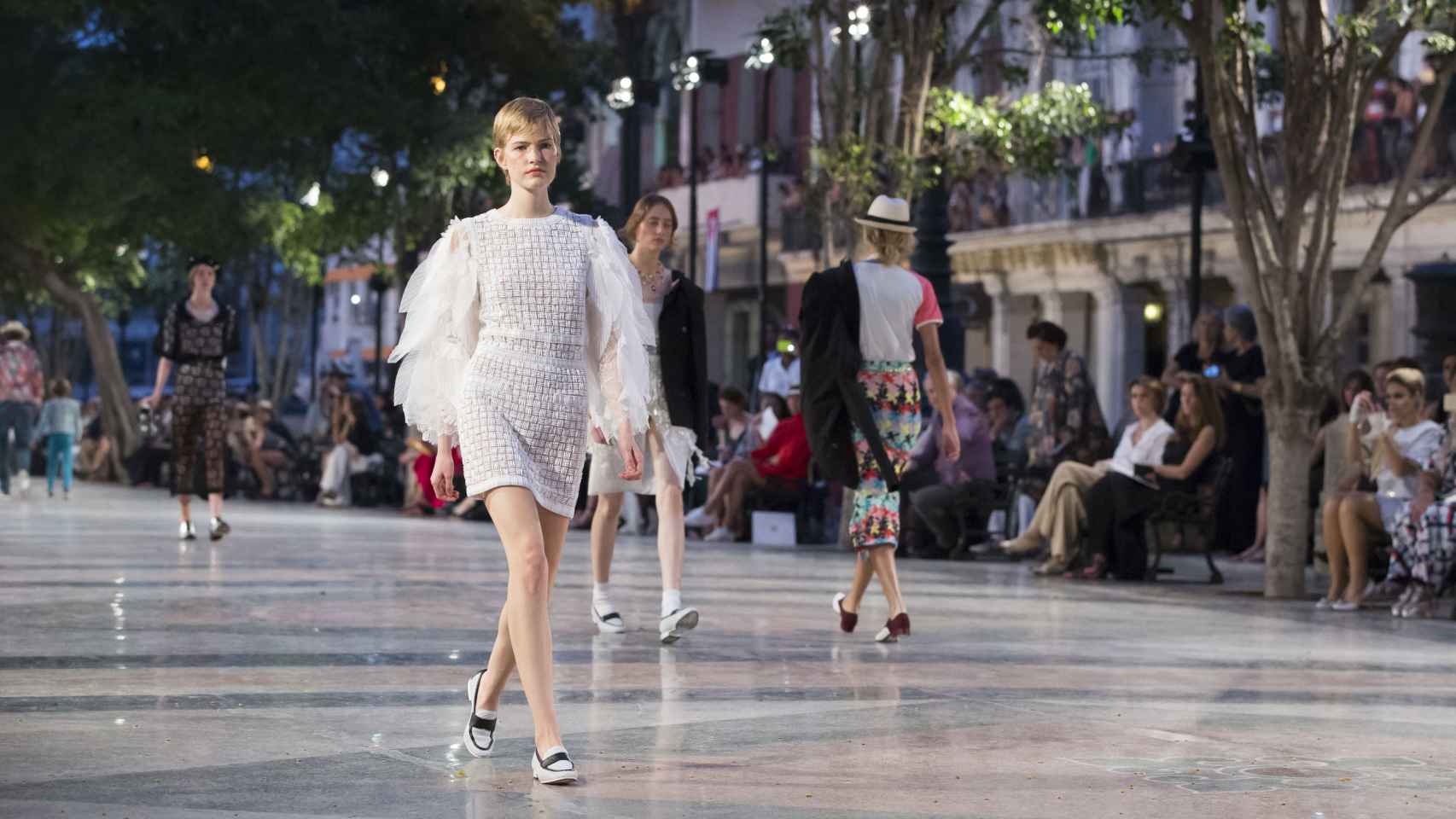 Karl Lagerfeld en el desfile de Dior en la Semana de la Moda de París de 2016.