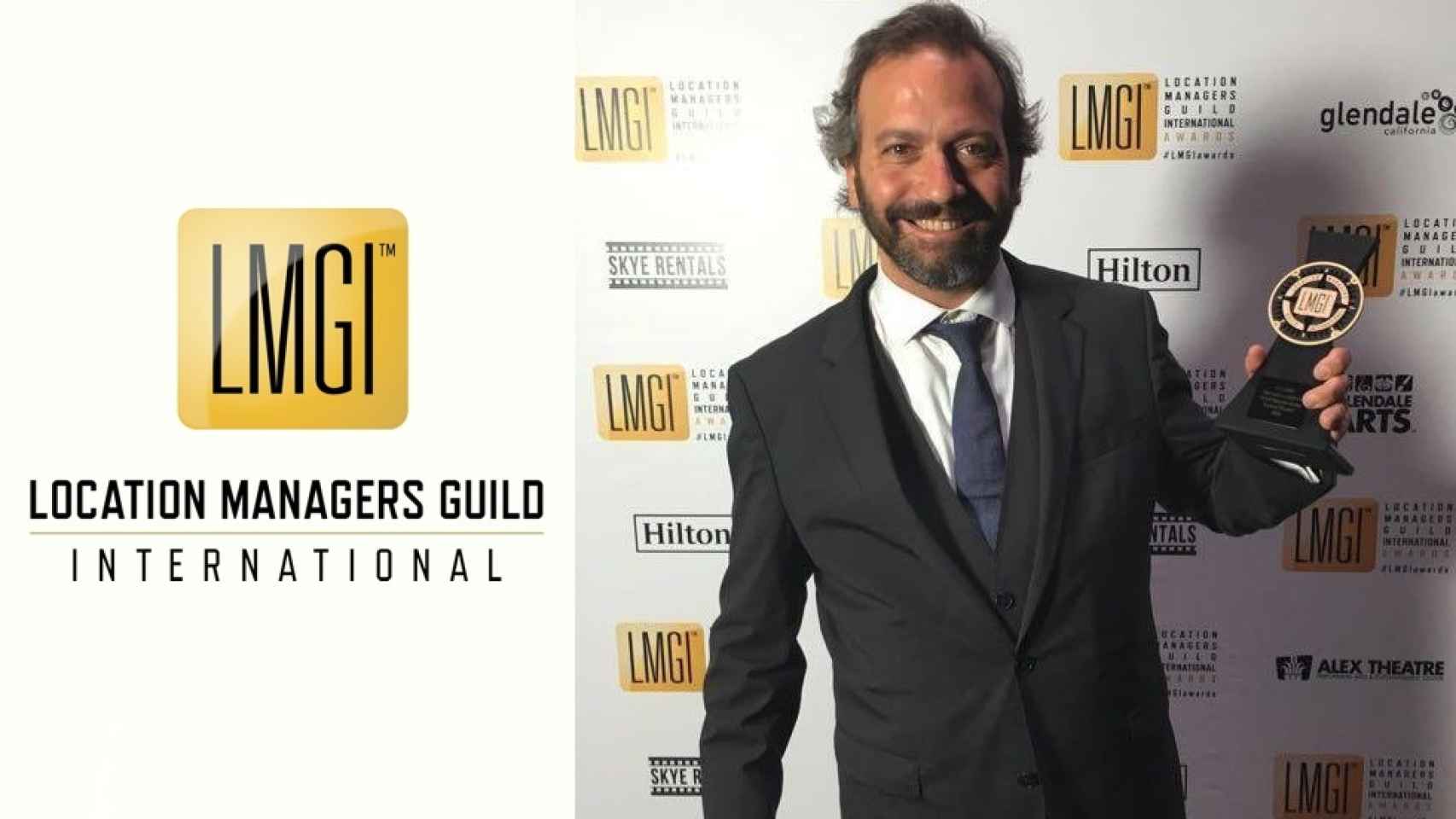 Tate Aráez sostiene un premio de la Locations Managers International (LMG) en Los Ángeles
