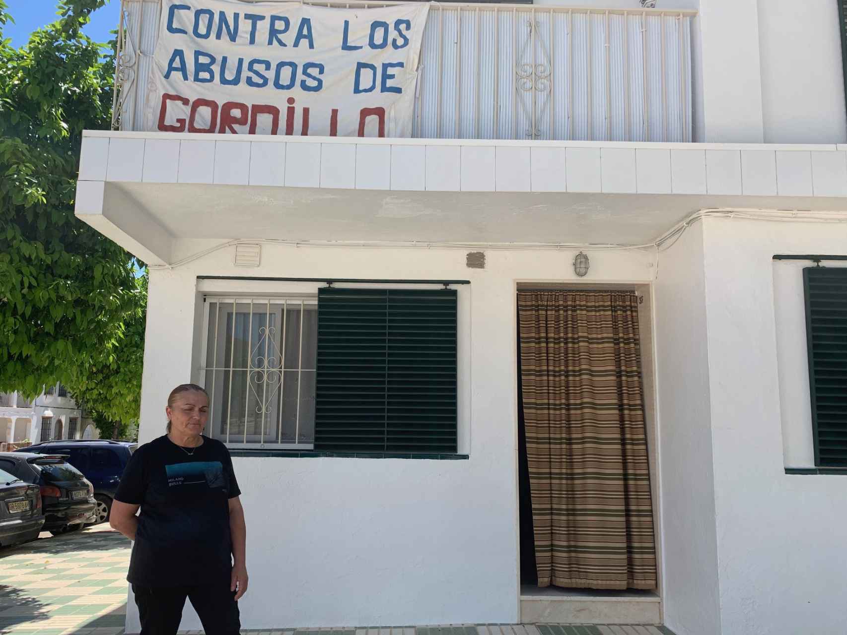 Margarita Pradas, una de las mujeres más reivindicativas contra Gordillo, en la puerta de su casa.