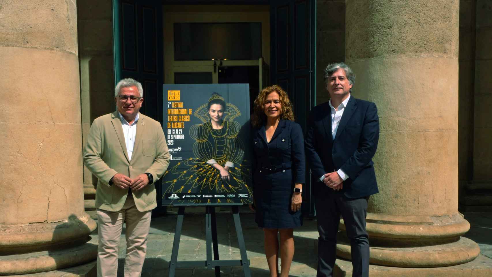 Antonio Manresa, Dolores Padilla y Martín Sanz, en la presentación del cartel del Fitca.