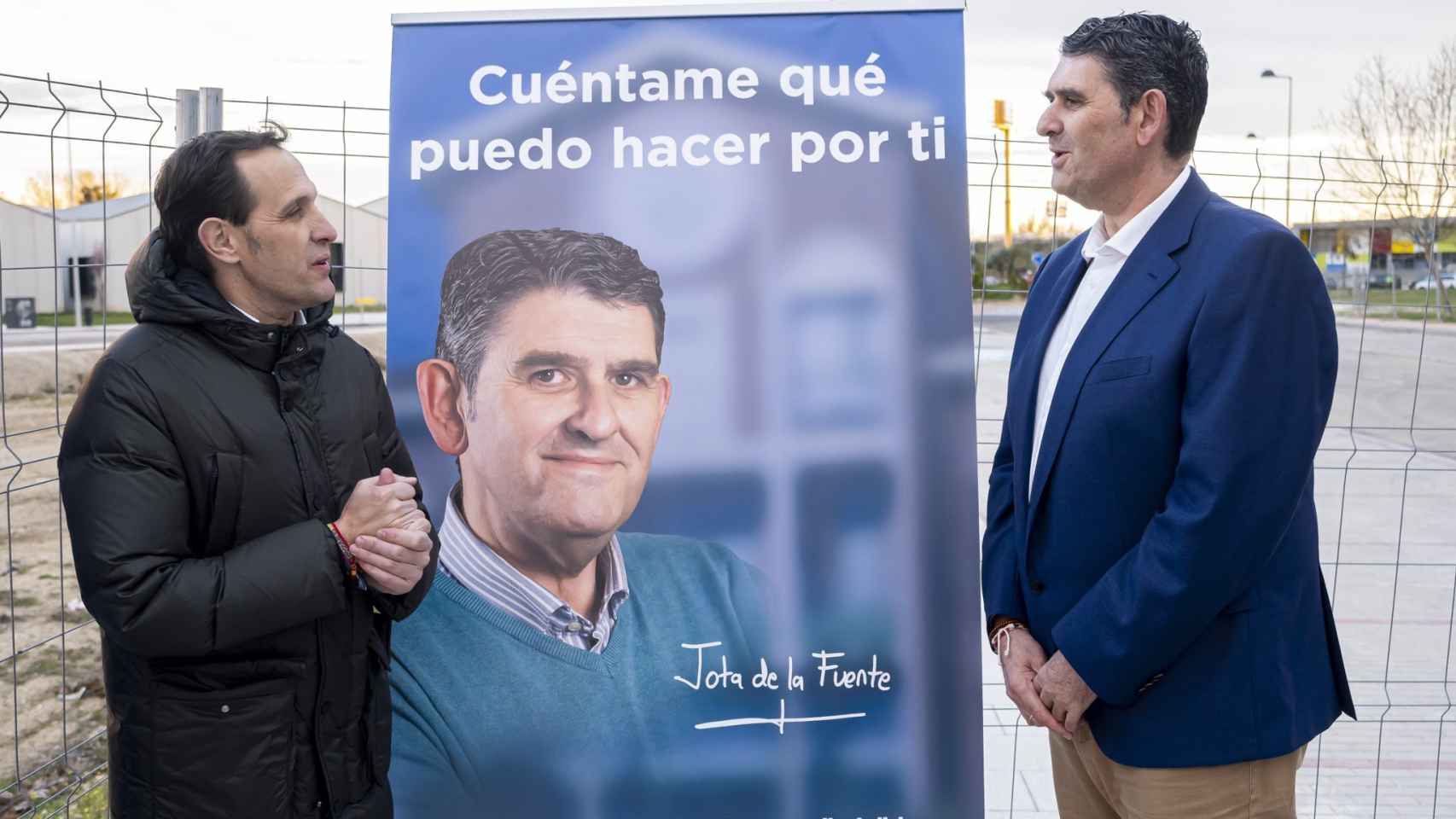 El candidato del PP por Arroyo de la Encomienda, Juan Jesús de la Fuente, junto a Conrado Íscar