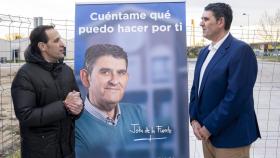 El candidato del PP por Arroyo de la Encomienda, Juan Jesús de la Fuente, junto a Conrado Íscar