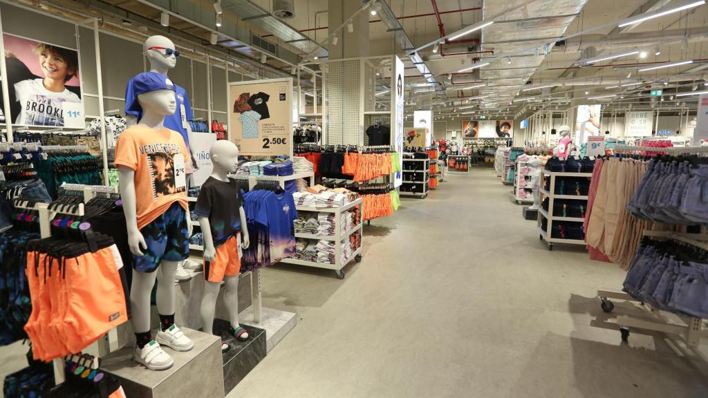 Interior de una tienda de Primark.