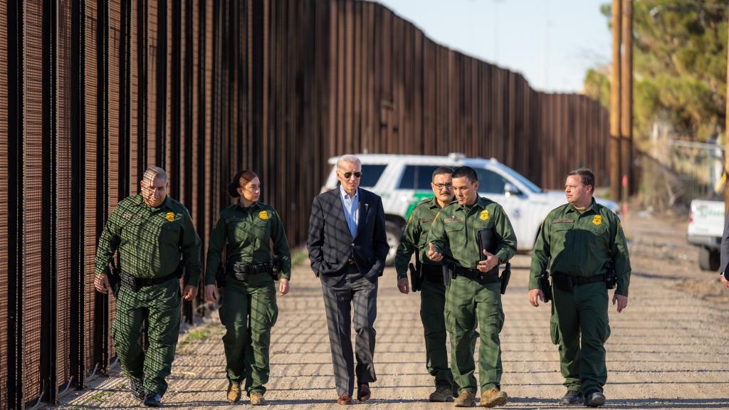 Joe Biden, presidente de EEUU, en una visita a la frontera con México.