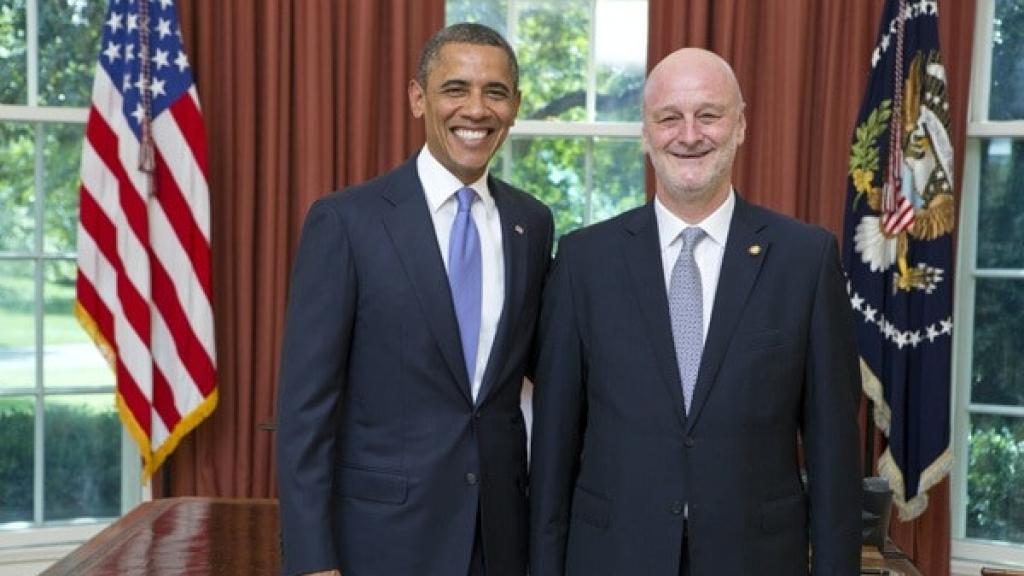 Ramón Gil-Casares, junto a Barack Obama, cuando era embajador de España en Estados Unidos.