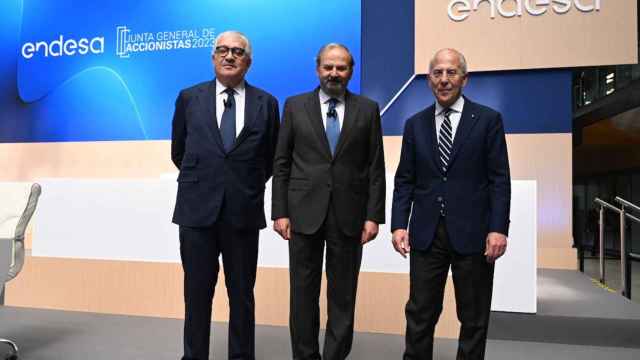De izq. a dcha: José Bogas, consejero delegado de Endesa; Juan Sánchez-Calero, presidente de Endesa; y Francesco Starace, consejero delegado y director general de Enel.