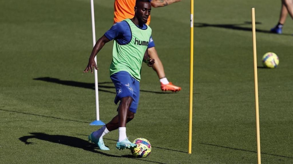 Lago Junior durante un entrenamiento con el Málaga CF