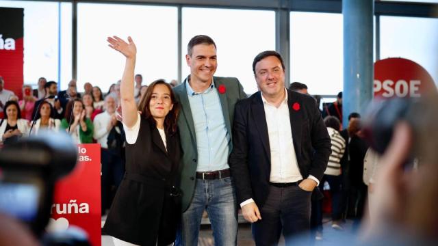 Imagen de archivo de Inés Rey, Pedro Sánchez y Valentín González Formoso en A Coruña.