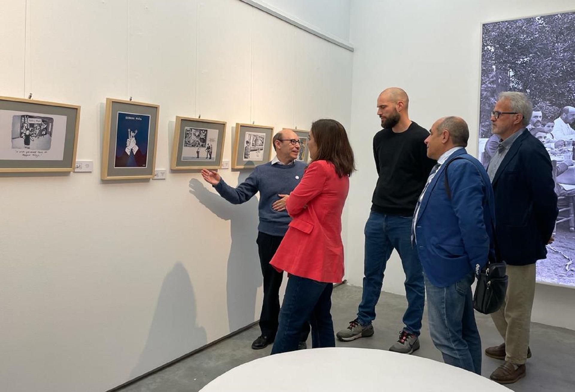 Inauguración de la exposición ‘El Guernica: una viñeta universal, humor en la oscuridad‘ (Quincemil).