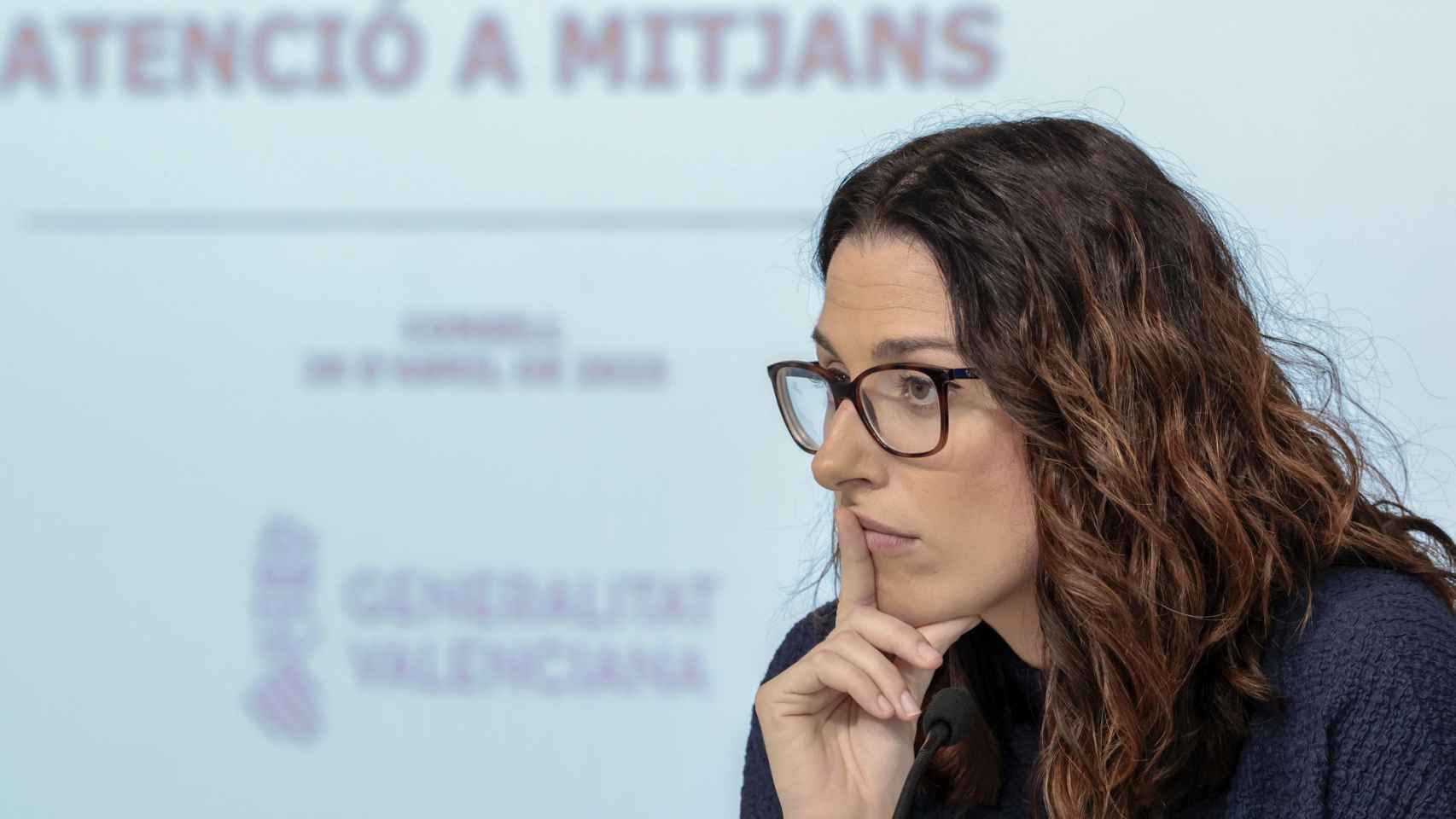 La vicepresidenta y Portavoz del Gobierno valenciano, Aitana Mas, durante una rueda de prensa posterior al Pleno del Consell.
