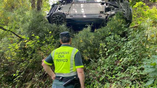 Así quedó el coche accidentado en Coles (Ourense).