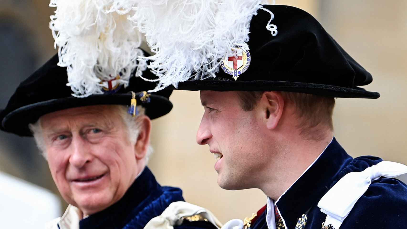 El rey Carlos III junto al príncipe Guillermo, en acto en junio de 2022.