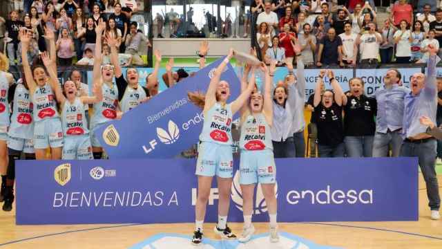 El Celta Zorka celebra su ascenso a la LF Endesa.