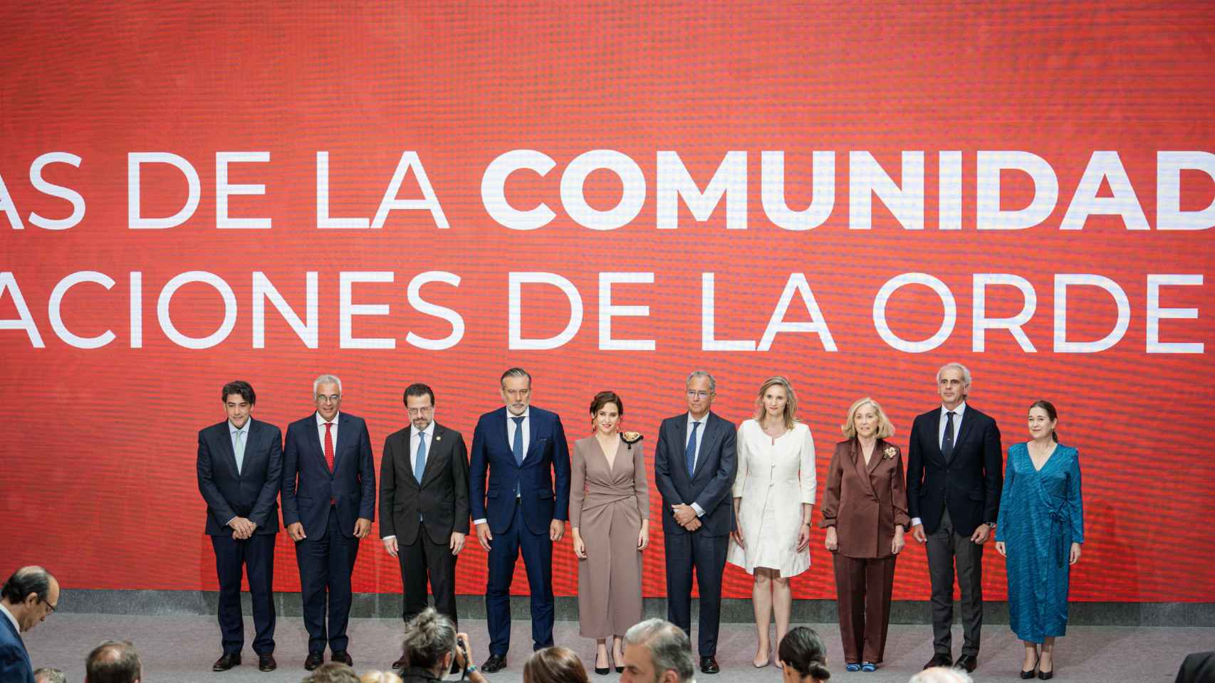 Gobierno de la Comunidad de Madrid en una foto de familia durante el día de 2 de mayo.