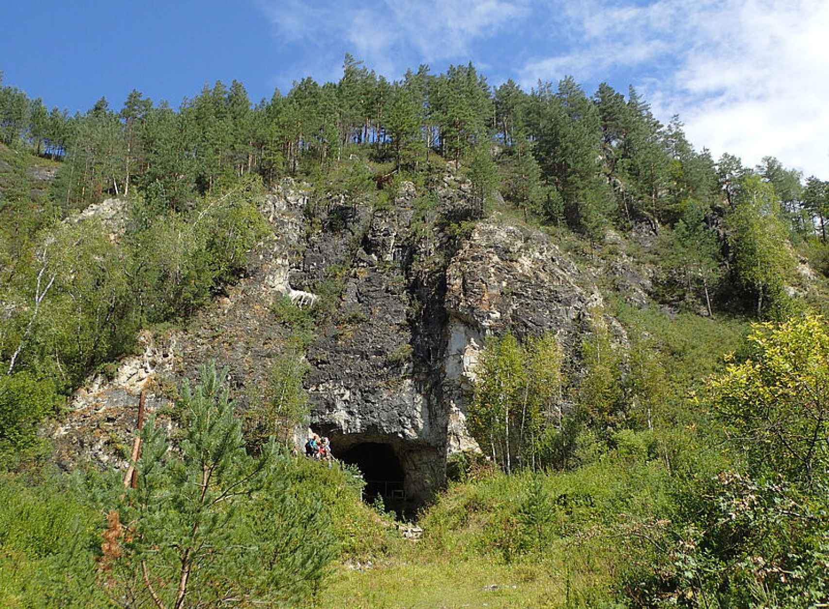 Entrada a la cueva Denisova.
