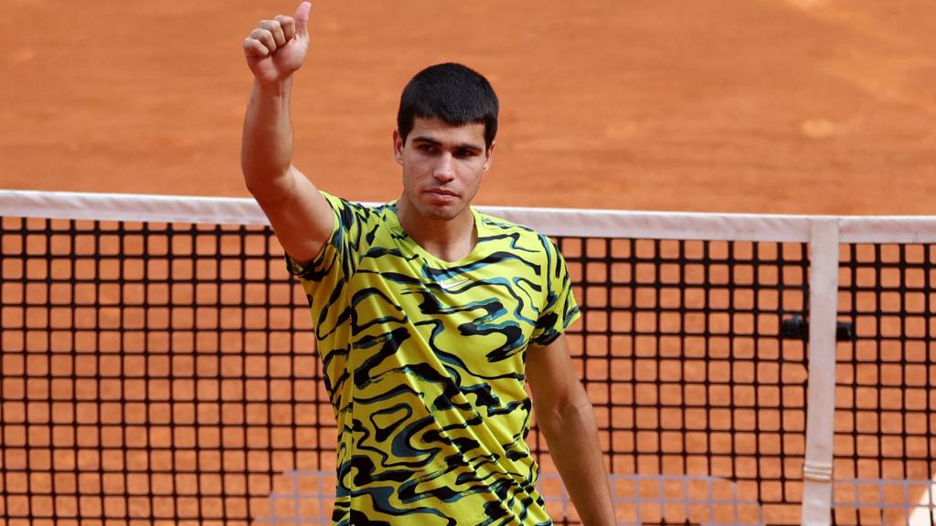 Carlos Alcaraz, celebrando su victoria de los octavos del Mutua Madrid Open 2023