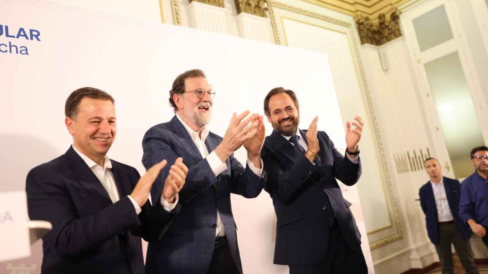 Manuel Serrano, Mariano Rajoy y Paco Núñez en un acto de precampaña en Albacete.