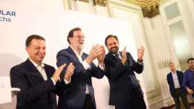 Manuel Serrano, Mariano Rajoy y Paco Núñez en un acto de precampaña en Albacete.