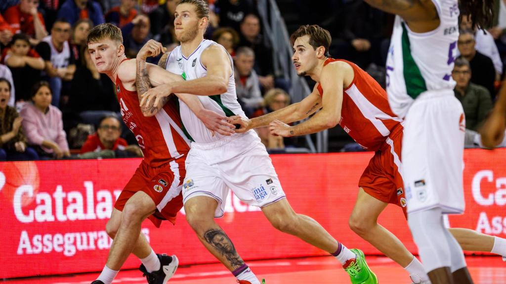 Dylan Osetkowski durante el Baxi Manresa vs. Unicaja de Málaga