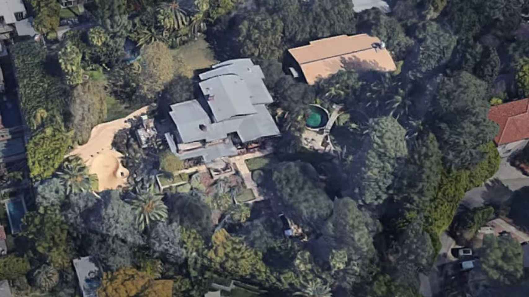 Vista aérea de la mansión encantada que ha vendido el actor.