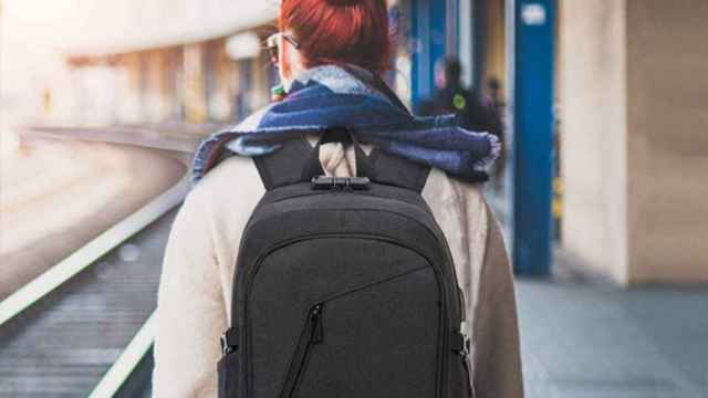 El ingenioso invento para poder llevar el doble de equipaje: una mochila  que guarda la ropa al vacío