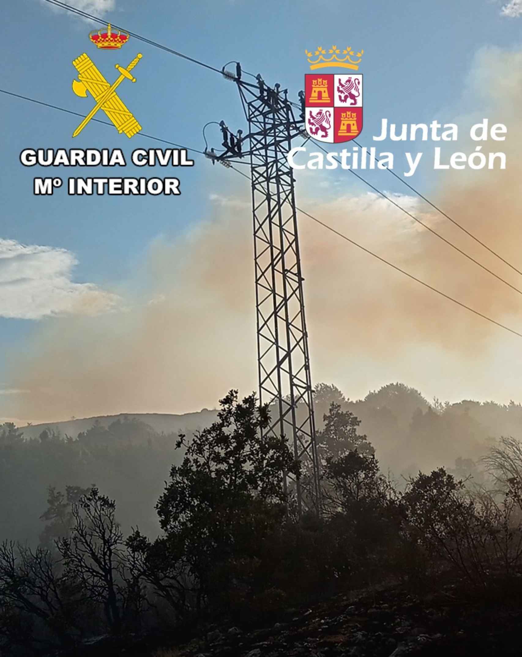 Apoyo de la línea eléctrica de evacuación en la que se originó un incendio en el municipio burgalés de Los Altos