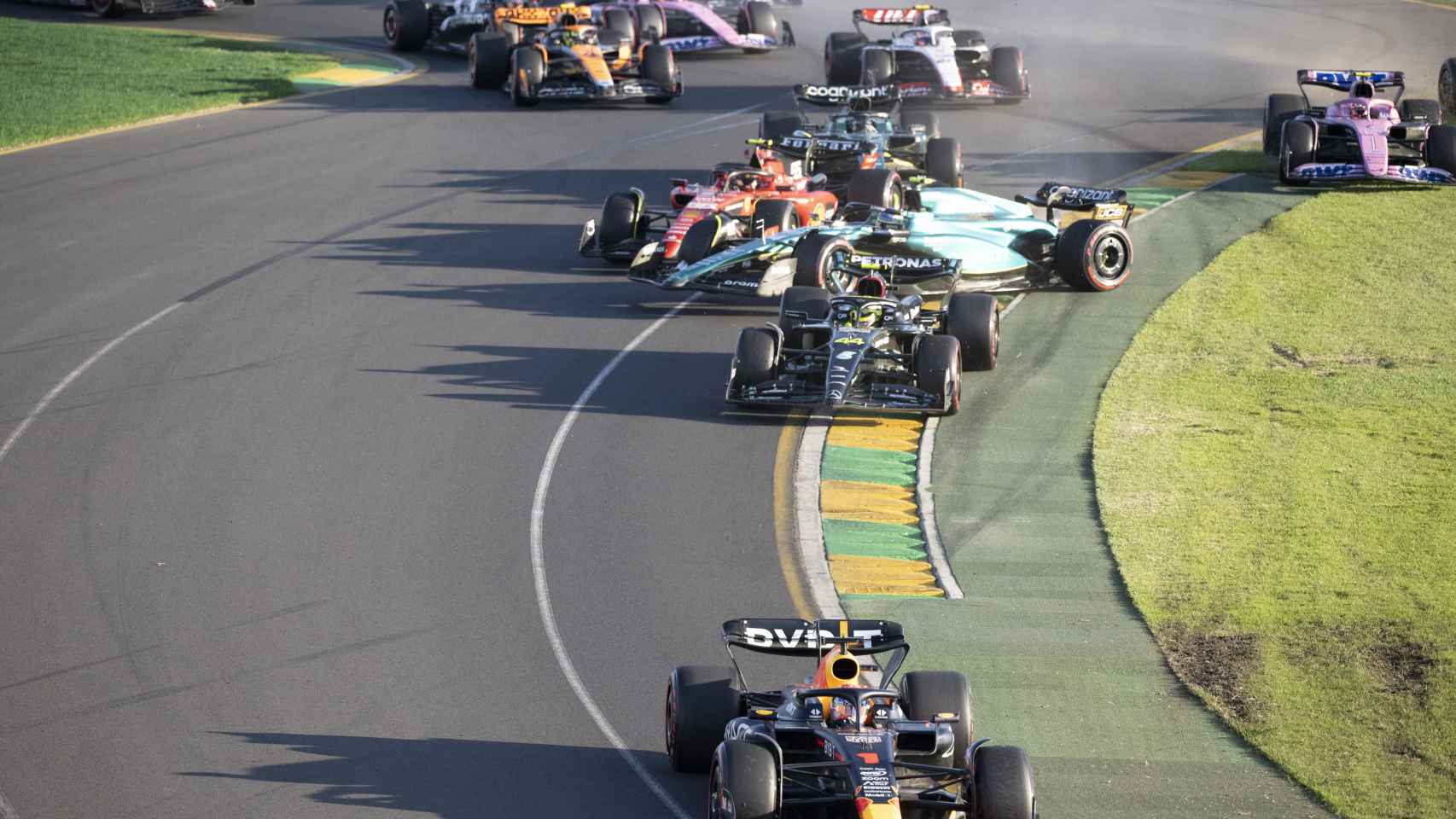 Accidente entre Carlos Sainz y Fernando Alonso en Melbourne