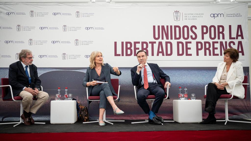 Juan Luis Cebrián, expresidente de Prisa y presidente de honor y primer director de El País; María Rey, vicepresidenta de la APM; Pedro J. Ramírez, director de EL ESPAÑOL y Nativel Preciado, periodista, escritora y analista política en varios programas televisivos.