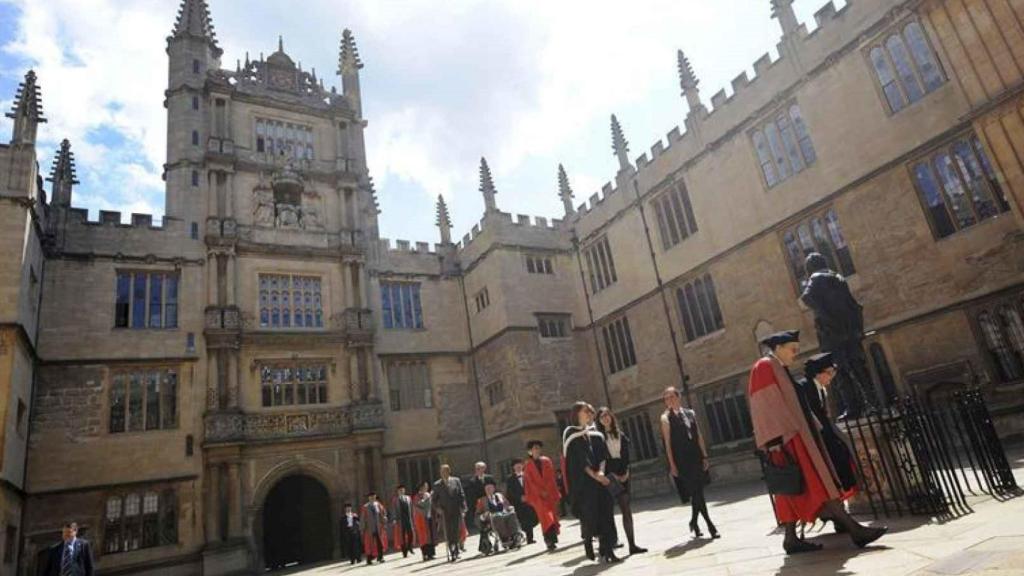 Patio de la Biblioteca Bodleian de la Universidad de Oxford.