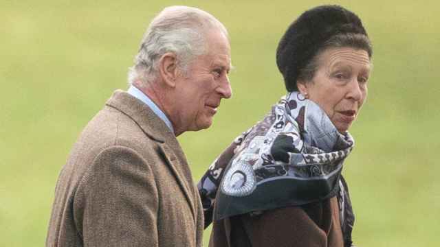 La princesa Ana y el rey Carlos III, en Sandrignham.