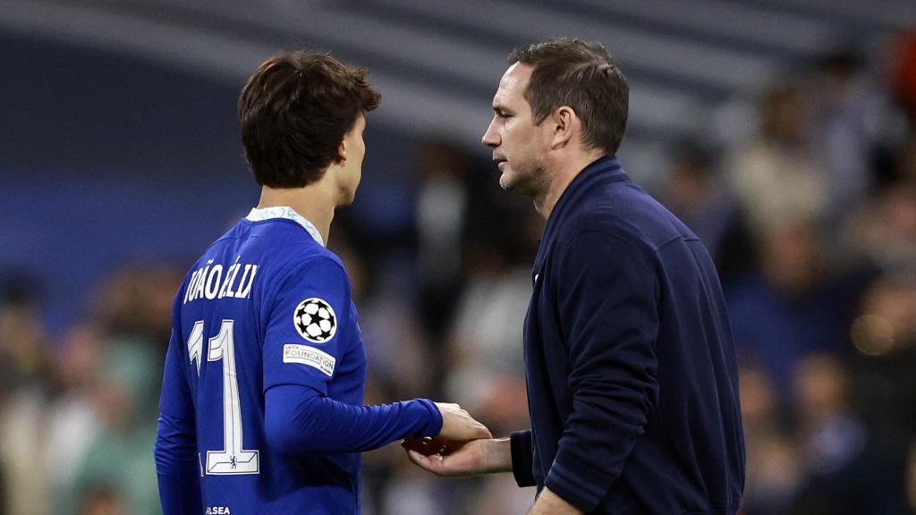 Joao Félix, junto a Lampard en un partido del Chelsea.